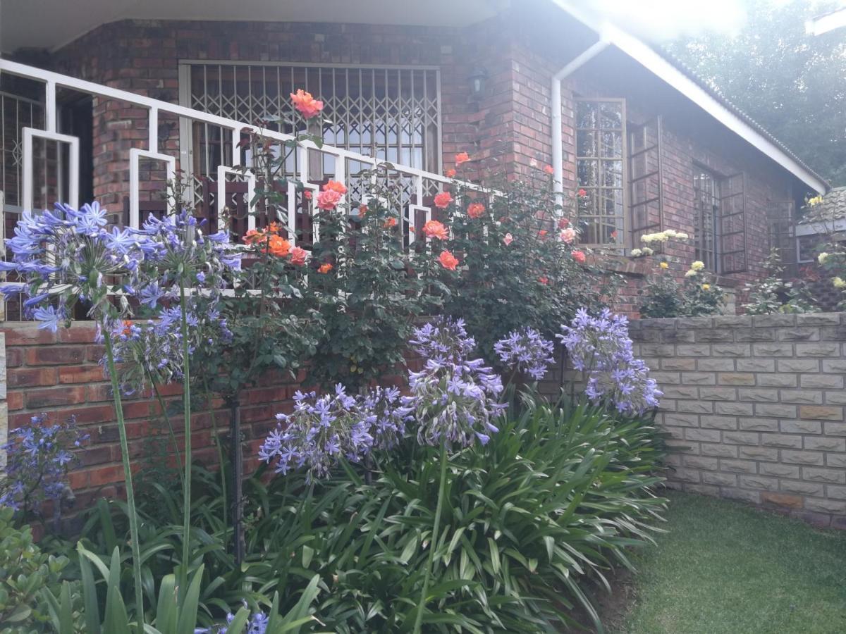Clarens Cottages 外观 照片